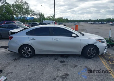 2020 Kia Forte Lxs z USA, uszkodzony, nr VIN 3KPF24AD9LE171547